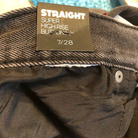 NWT SIMPLE SOCIETY Super High Rise Straight Studded Jeans Size 7/28 - Picture 9 of 16